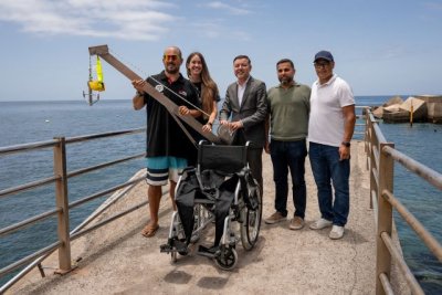 G&aacute;ldar: Sardina incorpora una gr&uacute;a adaptada para facilitar el acceso al mar a personas con movilidad reducida que practican buceo