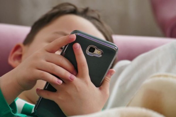 Educación consultará al Consejo Escolar de Canarias sobre el uso de móviles y otros dispositivos en los centros