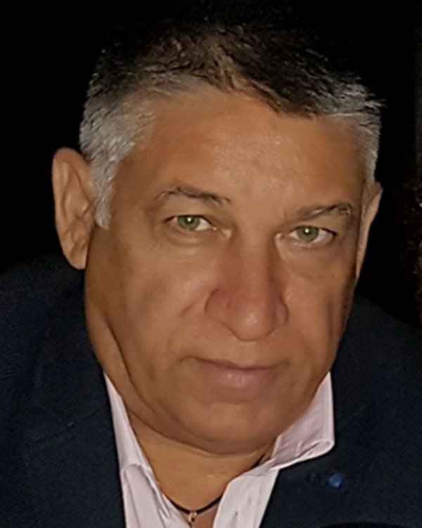 Artículo de opinión: &#039;La Babel de los pinganillos . Cuando hablar se convierte en espectáculo, y entenderse en un milagro diplomático&#039;, por Luis Seco de Lucena
