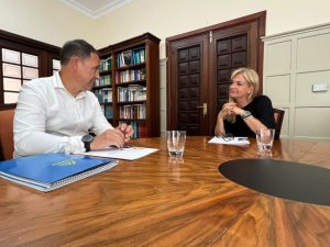 Esther Monzón se reúne con representantes de la asociación TeidELA