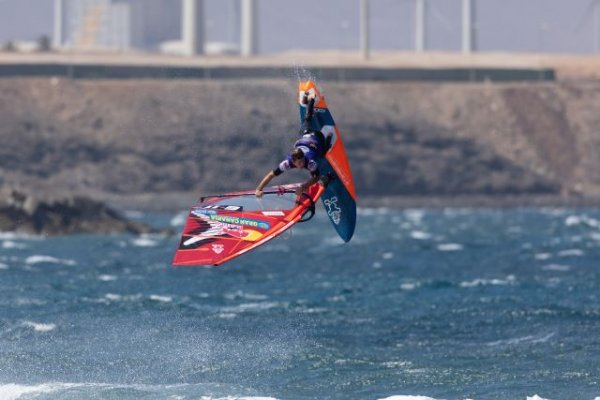 Mundial de Windsurf. “Se nota que los canarios compiten en casa”