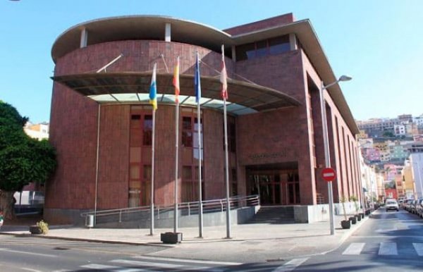 La Gomera: El Cabildo respalda el servicio postal que presta la empresa pública Correos