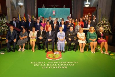 Gáldar honra a sus hijos, hijas e instituciones ilustres en una emotiva noche en el Templo Santuario de Santiago