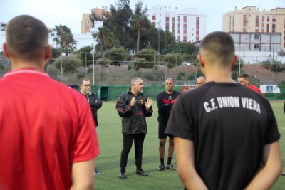 El t&eacute;cnico del Uni&oacute;n Viera afronta la pretemporada consolidando el grupo e incorporaciones