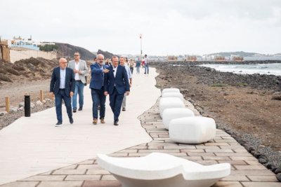 El Cabildo dota de una nueva pasarela el paseo mar&iacute;timo de El Burrero con una inversi&oacute;n de 741.000 euros