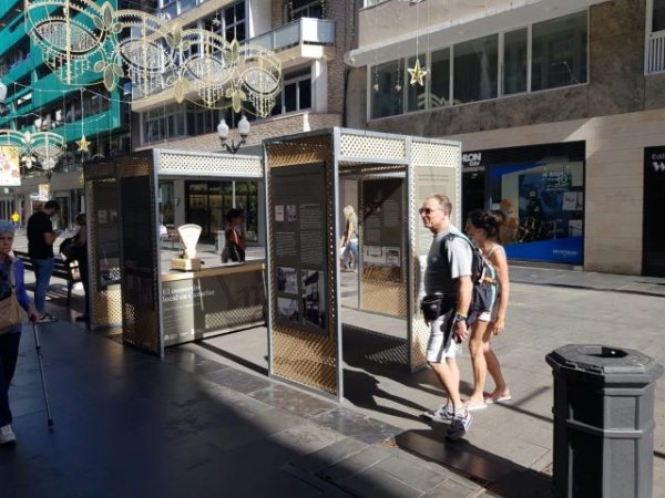 Comercio realiza una exposición itinerante para explicar el origen de esta actividad en las islas