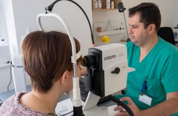 Especialistas del Hospital La Candelaria recomiendan extremar el cuidado de los ojos en verano y durante el eclipse
