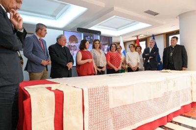 Presidencia confía a las caladoras de Ingenio el regalo institucional que Canarias entregará al Papa León XIV
