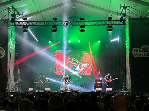 Artículo de opinión: &quot;Locos x el rock &amp; roll&quot;, la pasión hecha música en Infecar-Las Palmas de GC., por Agustín Ortega