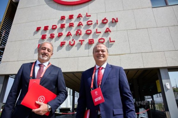 Francisco Castellano asiste a la primera reunión de trabajo para las sedes candidatas para el Mundial 2030