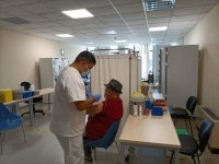 Los equipos de vacunaci&oacute;n del SCS administran 58.376 dosis de vacuna contra la gripe durante la primera semana