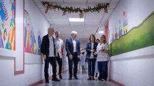 Un proyecto de humanización del HUC transforma la planta de UCI Neonatal y Pediátrica con creatividad infantil