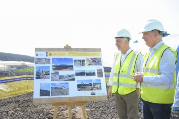Torres comprueba el avance de la primera fase de la carretera de la costa en La Palma