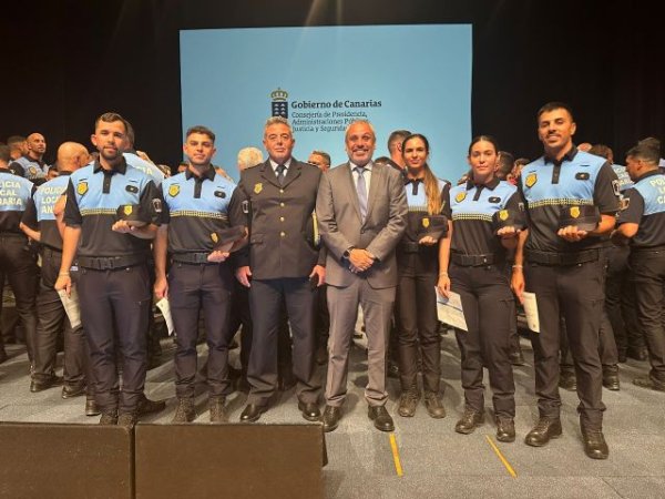 El alcalde de Guía da la bienvenida a los 5 nuevos policías locales que se incorporan al municipio