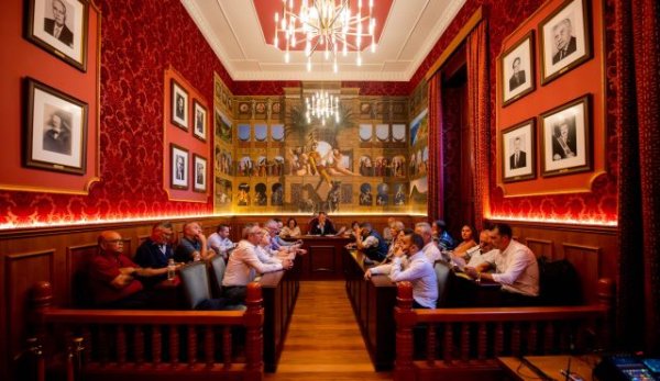 Gáldar: El Pleno ordinario de abril estrena el renovado Salón de Plenos de las Casas Consistoriales