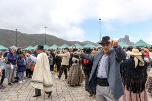 Fiestas del Almendro en Flor de Tejeda, la celebraci&oacute;n pagana que te enamorar&aacute; de Gran Canaria en invierno