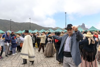 Fiestas del Almendro en Flor de Tejeda, la celebración pagana que te enamorará de Gran Canaria en invierno