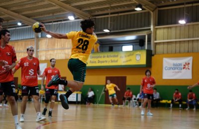 Sufrimiento y victoria para Balonmano G&aacute;ldar ante el Sweepend Culleredo (30-25) (V&iacute;deo del partido)