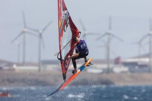 Los españoles dominan en los clasificatorios del Mundial de Windsurf