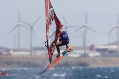 Los espa&ntilde;oles dominan en los clasificatorios del Mundial de Windsurf