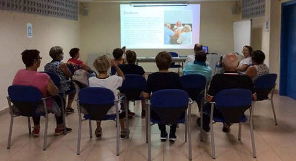 Más de 170 personas participan en los talleres de envejecimiento saludable de FADEMUR en Canarias