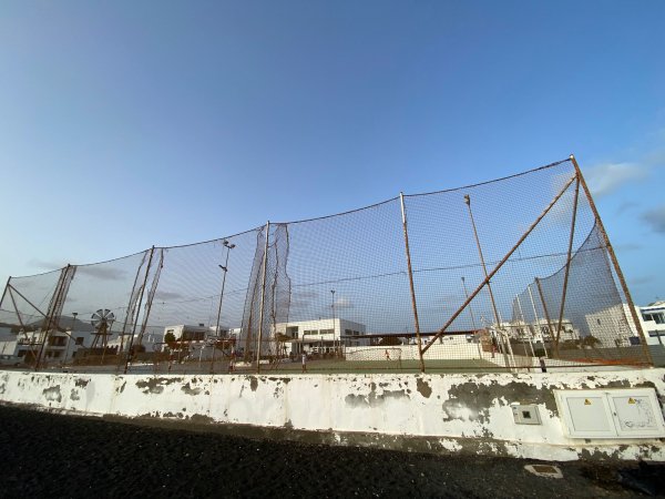 Har&iacute;a: La cancha deportiva de Punta Mujeres contar&aacute; con nuevo pavimento y vallado