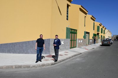 El alcalde de G&aacute;ldar visita la renovaci&oacute;n de las aceras de la Urbanizaci&oacute;n de Taya
