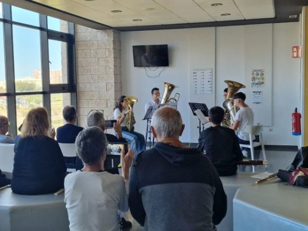 El Hospital Dr. Negrín acoge un concierto dirigido a pacientes y familiares