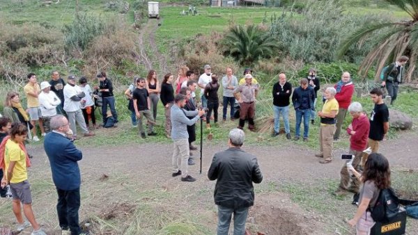Colectivos vecinales y ecologistas realizan una acción de conservación de su entorno en San Lorenzo (LPGC)