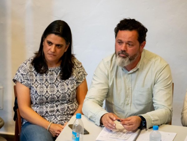 Guía: Nota de prensa de &#039;Juntos por Guía&#039; sobre contratos en el Mercado de Guía