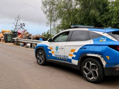La Policía Local de Guía abre expediente sancionador a un vecino por arrojar trastos y enseres junto a la vía pública
