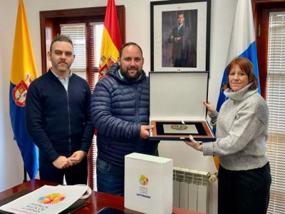 ¡Artenara recibe oficialmente la placa de Pueblos Mágicos de España!