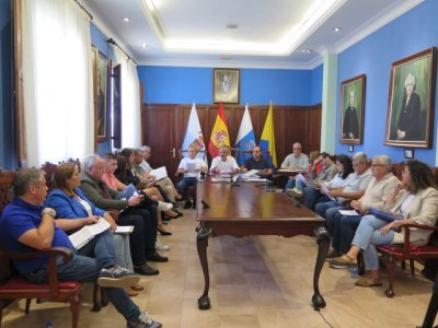 El grupo de gobierno municipal responde al anterior alcalde sobre las razones del retraso en la puesta en funcionamiento del Complejo Sociosanitario de Gu&iacute;a