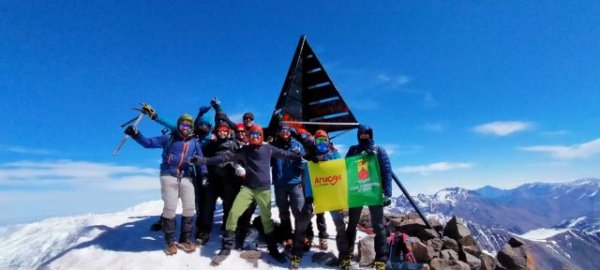 Arucas en la Senda conquista la cima del Atlas marroquí.