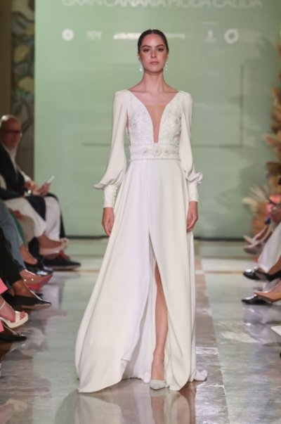 Los dise&ntilde;os de inspiraci&oacute;n canaria de Hannibal Laguna abren el desfile Bridal Collection Gran Canaria Moda C&aacute;lida