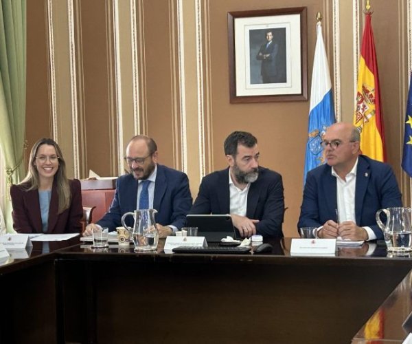 Canarias logra un acuerdo con el Estado para actualizar las ayudas al transporte de mercanc&iacute;as
