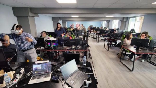 Lo virtual se cuela en la realidad de las aulas de FP para facilitar la formación del alumnado