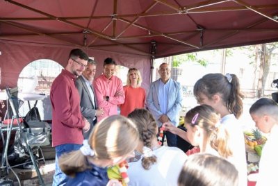 El Gobierno de Canarias reparte más de 182.000 kilos de frutas y hortalizas en los colegios