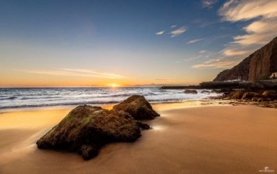 La Bahía de Sardina renueva por sexto año consecutivo la Bandera Azul