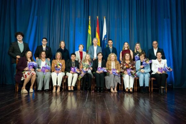 G&aacute;ldar: Barrial rinde tributo a nueve mujeres cuyas historias de vida han construido la historia del barrio