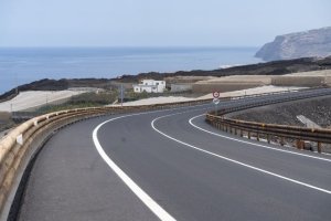 Entra en servicio la carretera de La Costa que restituye la movilidad en el Valle de Aridane tras la erupción