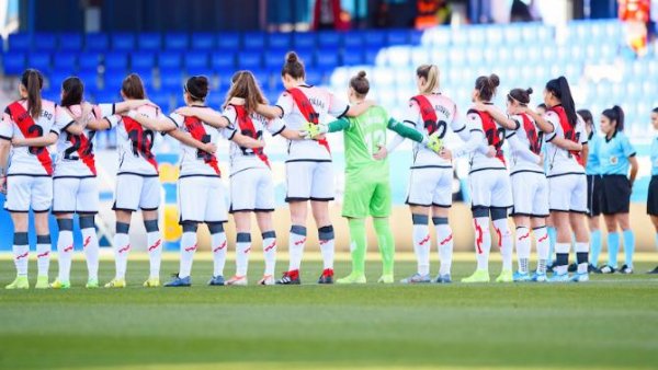 Las jugadoras del Rayo se plantan durante 30" ante el Real Madrid