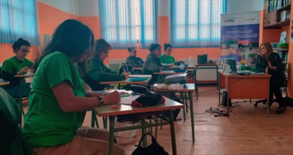 FADEMUR ense&ntilde;a la t&eacute;cnica de growth hacking a m&aacute;s de 120 mujeres rurales