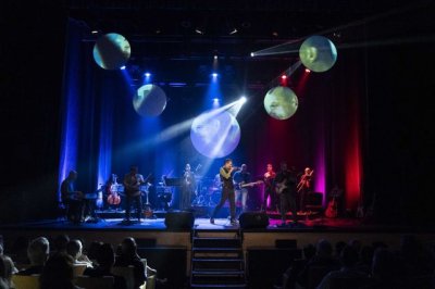 &Uacute;ltima Parada puso en pie un Teatro Guiniguada lleno hasta la bandera
