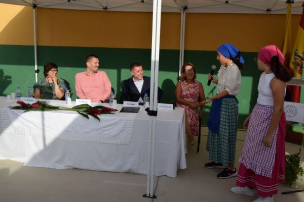 Gáldar: Teodoro Sosa da la bienvenida en La Montaña a los más de 3.700 alumnos que inician el curso escolar en Gáldar