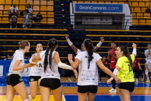 Voleibol femenino: El CV Sayre CC La Ballena brilla en Lugo y se lleva tres puntos clave