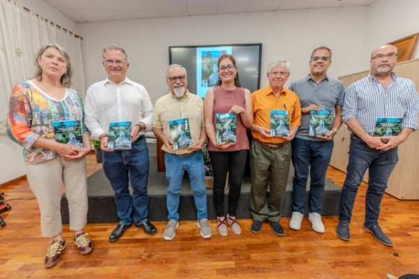 La historia de Valleseco sale de las brumas con una presentaci&oacute;n multitudinaria