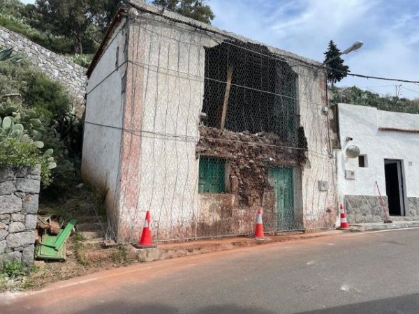 G&aacute;ldar: Concluye la estabilizaci&oacute;n de la vivienda derruida en Juncalillo junto a la GC-220 y la v&iacute;a queda reabierta el tr&aacute;fico