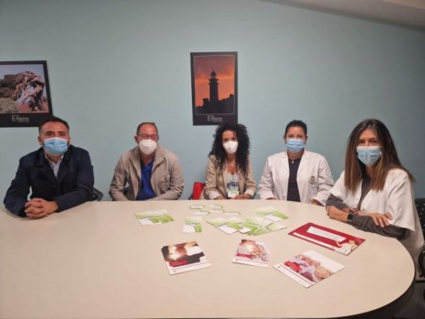 El Área de Salud de El Hierro mantiene una jornada de trabajo con la Asociación de Ostomizados de Tenerife