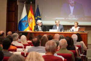 Rodr&iacute;guez sit&uacute;a como un logro colectivo que los canarios presuman hoy de su habla ante el resto del mundo